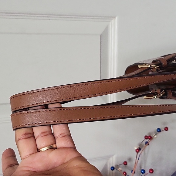 Michael Kors Large Jet Set Tote - Picture 6 of 7